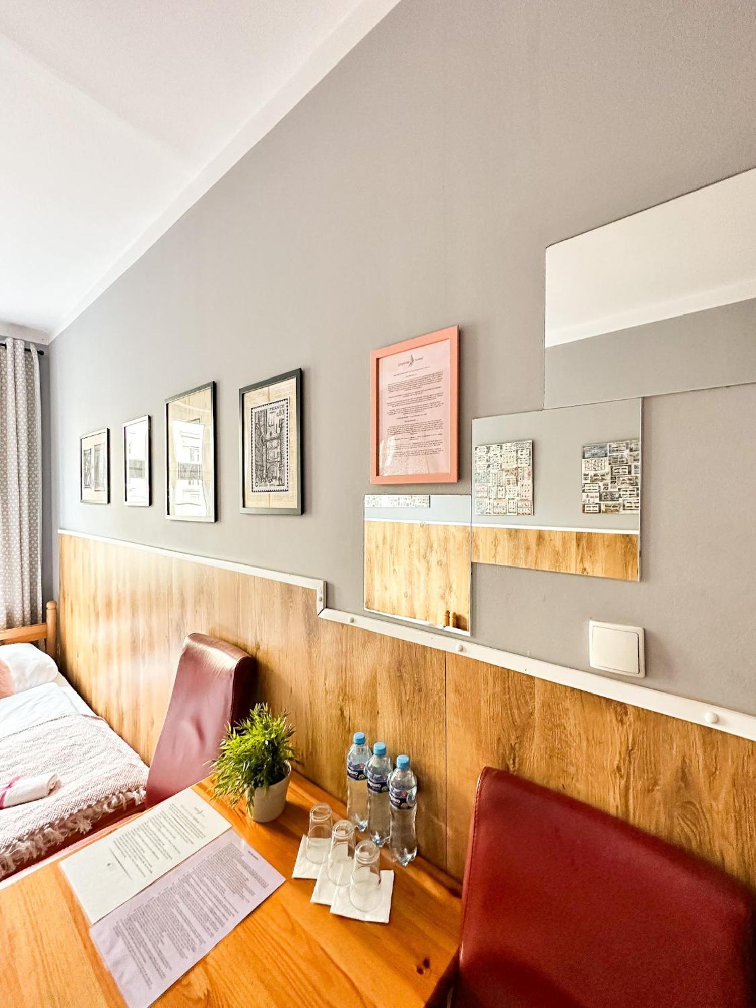 Explorer B&B Old Town Rooms & Apartment #Don'T Be A Tourist, Be An Explorer! Poznań Eksteriør billede