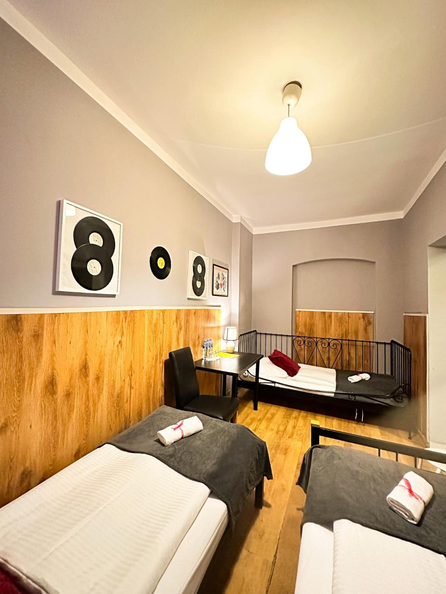 Explorer B&B Old Town Rooms & Apartment #Don'T Be A Tourist, Be An Explorer! Poznań Eksteriør billede